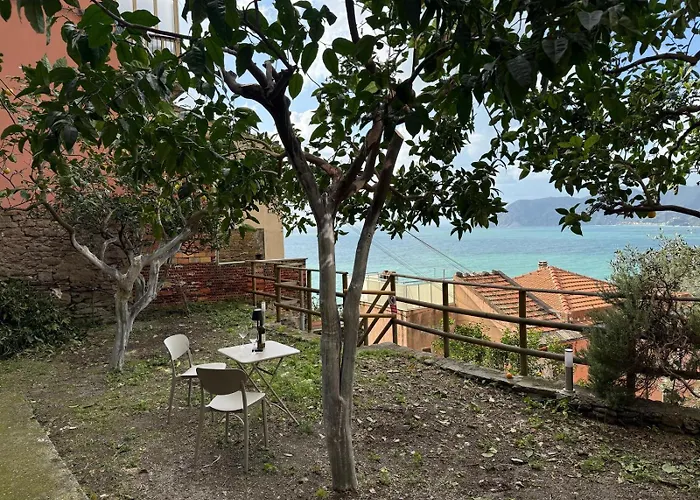 Gasthuis The Orange Garden 4*