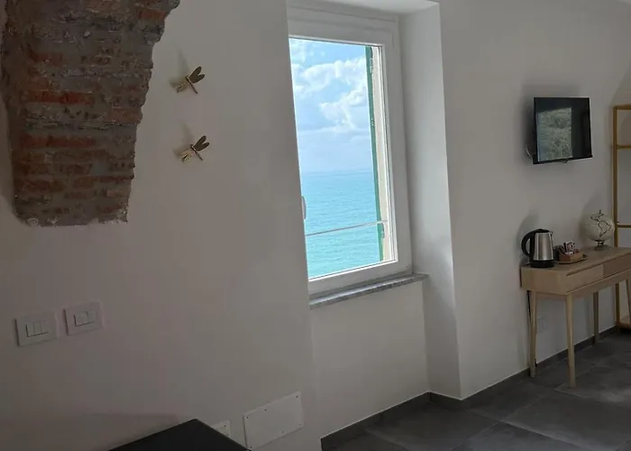 The Orange Garden Corniglia