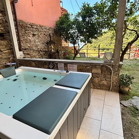 The Orange Garden Corniglia